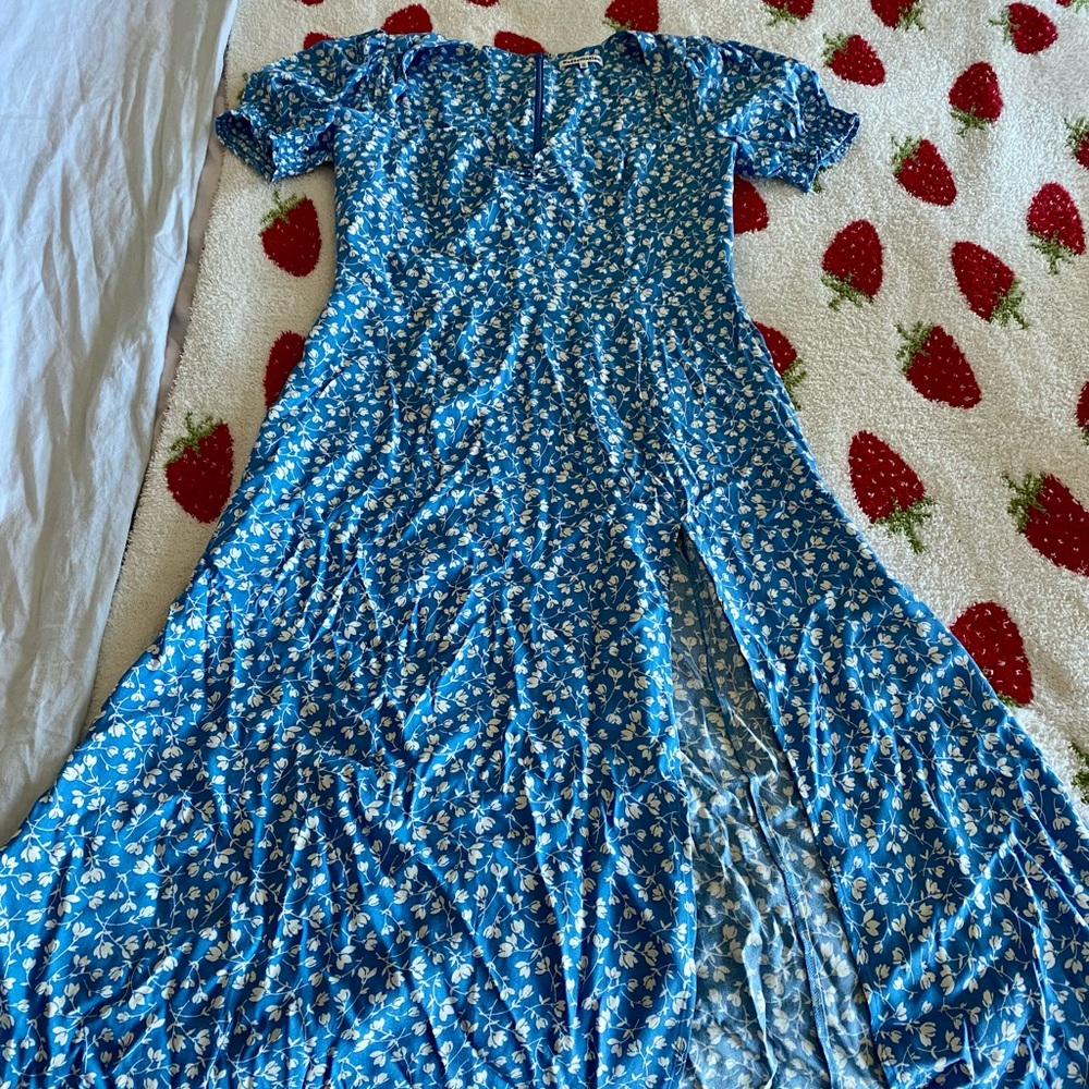 Reformation Blue and White Floral Dress size 10 with sweetheart neckline